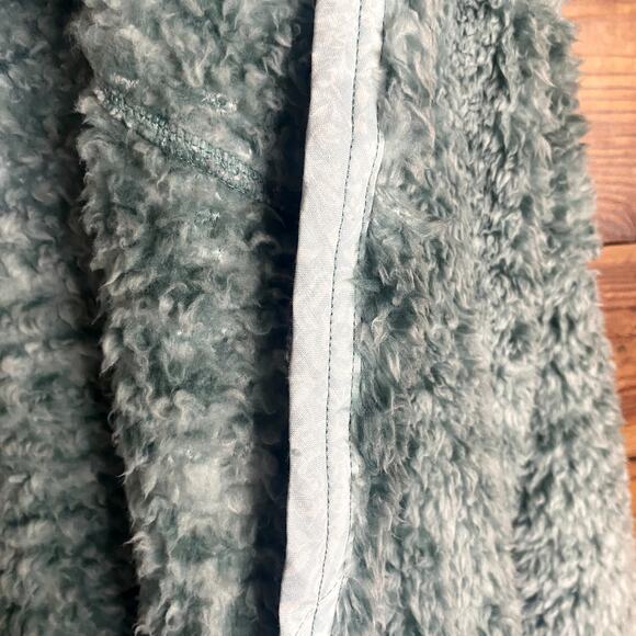 NWT Vera Bradley Eden Paisly Mint/Aqua Fluffy Fleece Robe with hood. L/XL - Picture 4 of 5